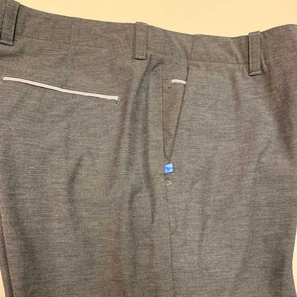 Tommy Bahama Chip and Run Golf Shorts Sz 34 Gray